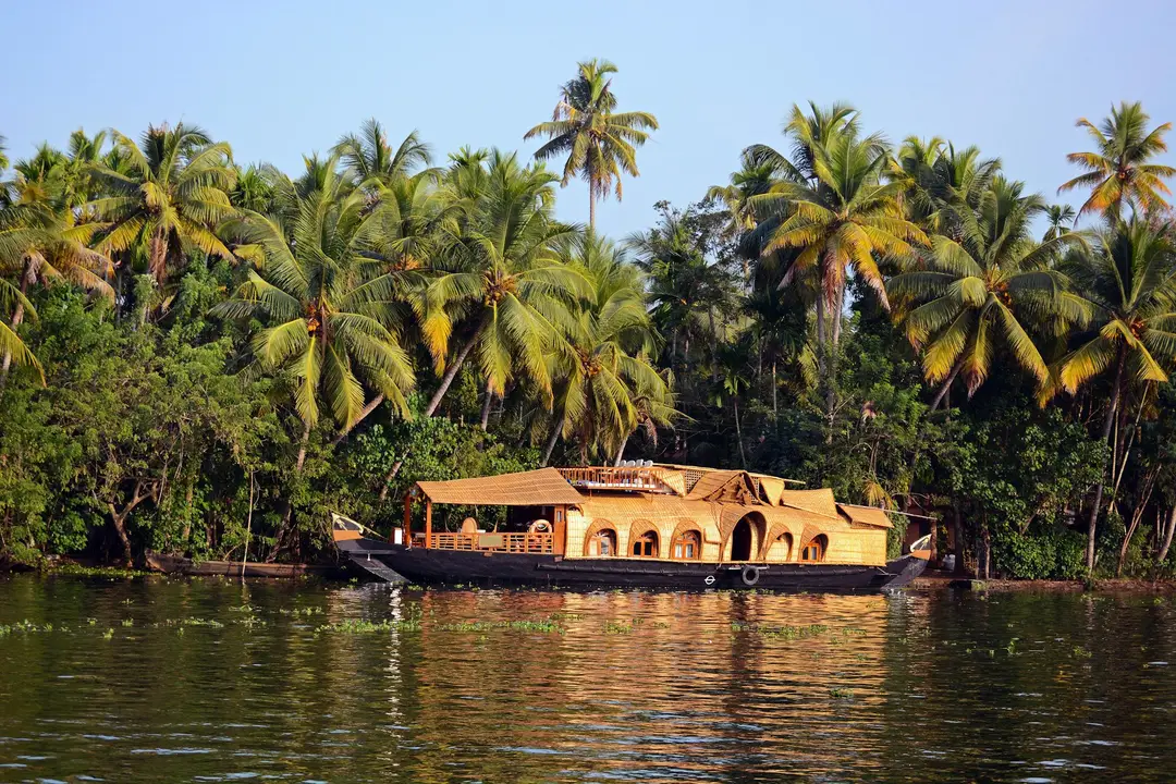 Kerala-Allepey-Backwater-Houseboat-India