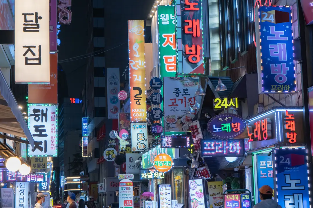 Découvrez l'animation nocturne de Myeongdong