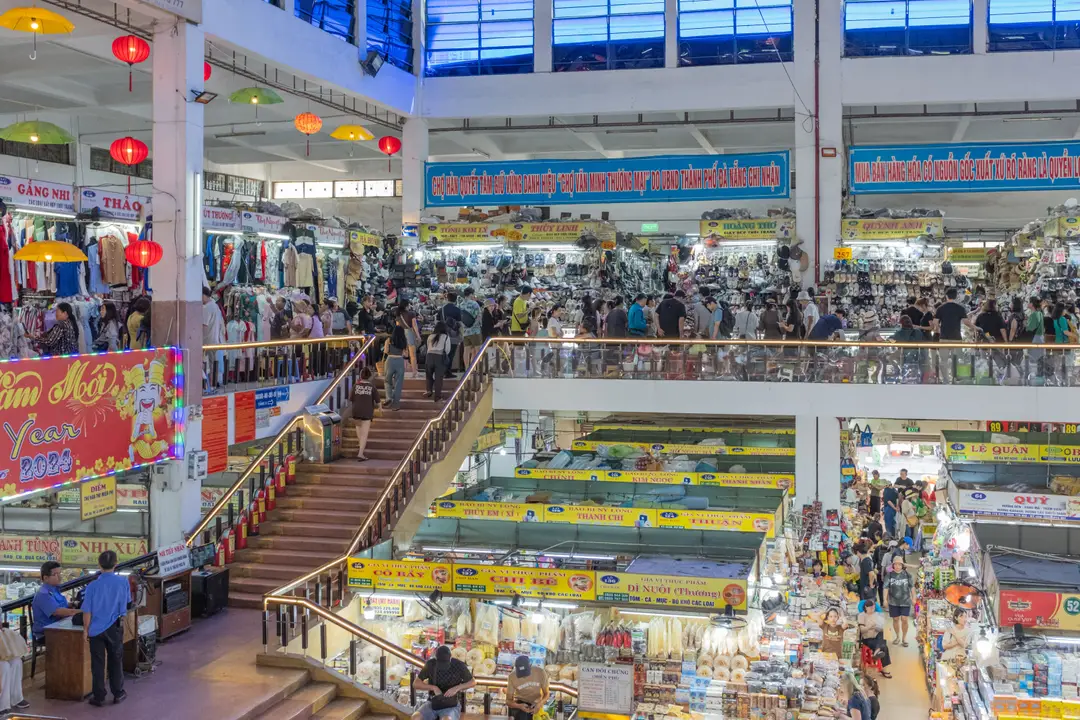Les étals du marché de Han, à Da Nang, au Vietnam.