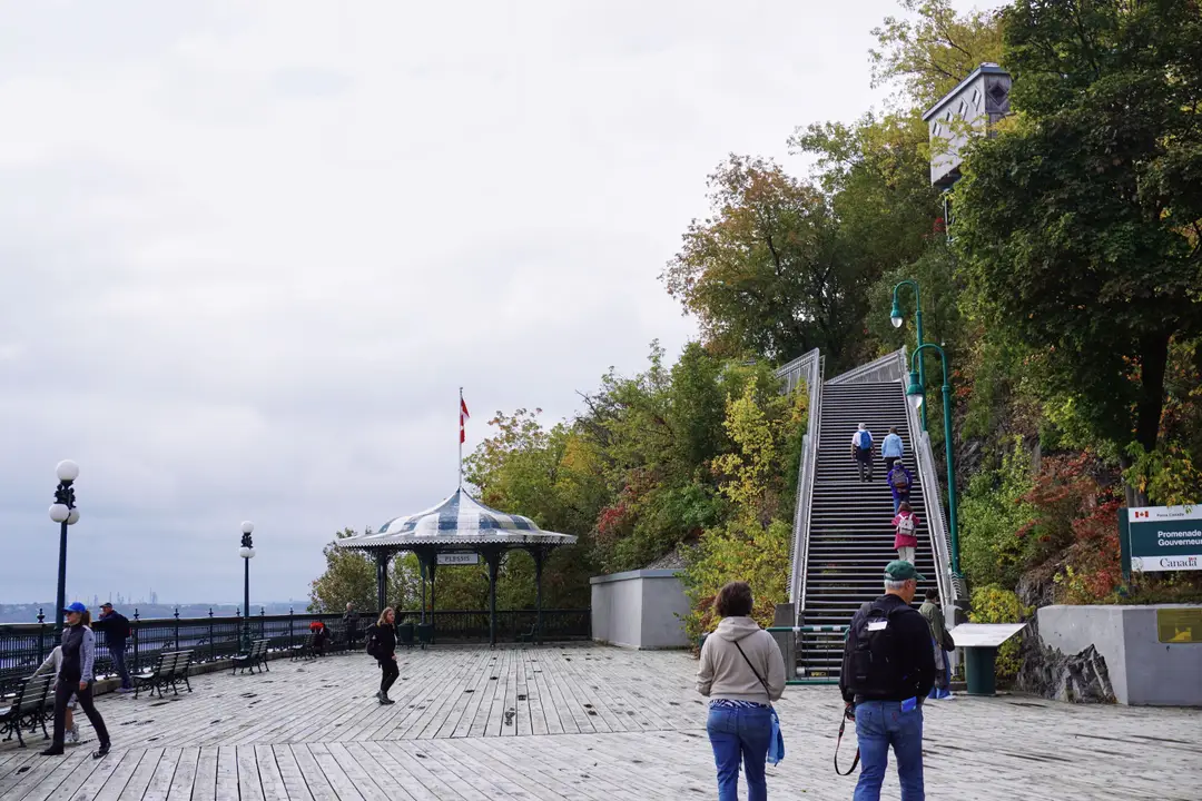 Les couleurs de l’automne depuis la terrasse Dufferin, à Québec.