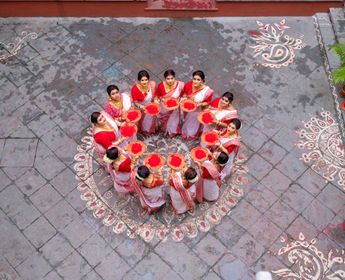 Voyage en Inde - Groupe de danse du festival Durga Puja