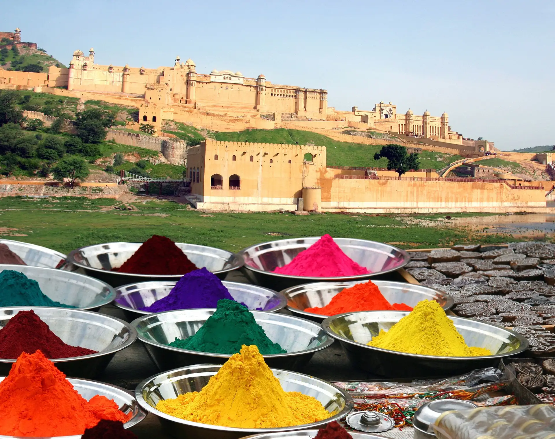 Voyage en Inde du Nord-Est, Poudre colorée pour la célébration de Holi