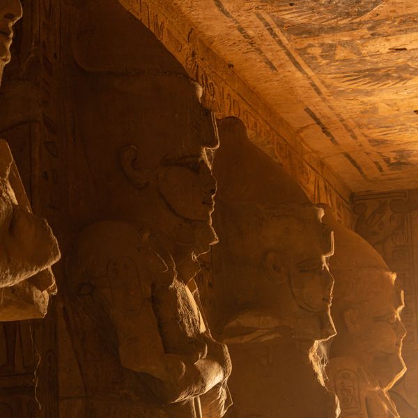La douce lumière du temple de Ramses II à Abou Simbel en Nubie egyptienne