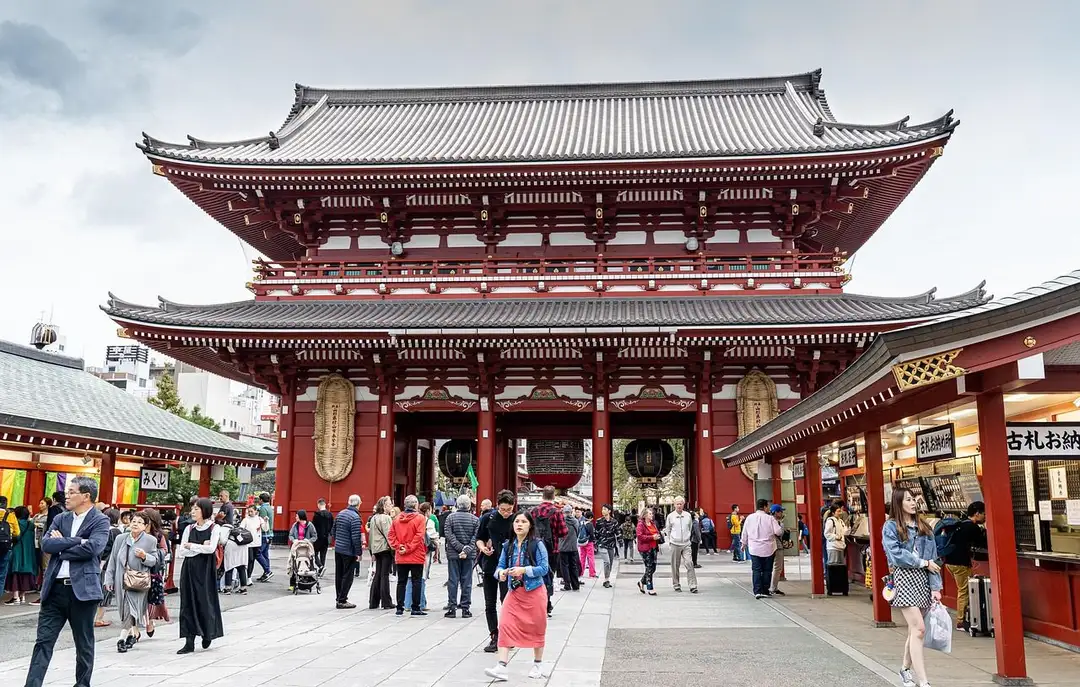 Porte principale du sud de Senso-ji, donnant sur Nakamise