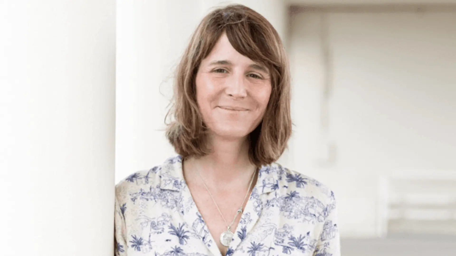 Portrait de Géraldine Sarobert, experte Shanti Travel en retraites spirituelles et voyages de conscience, passionnée par l’exploration intérieure et la nature.