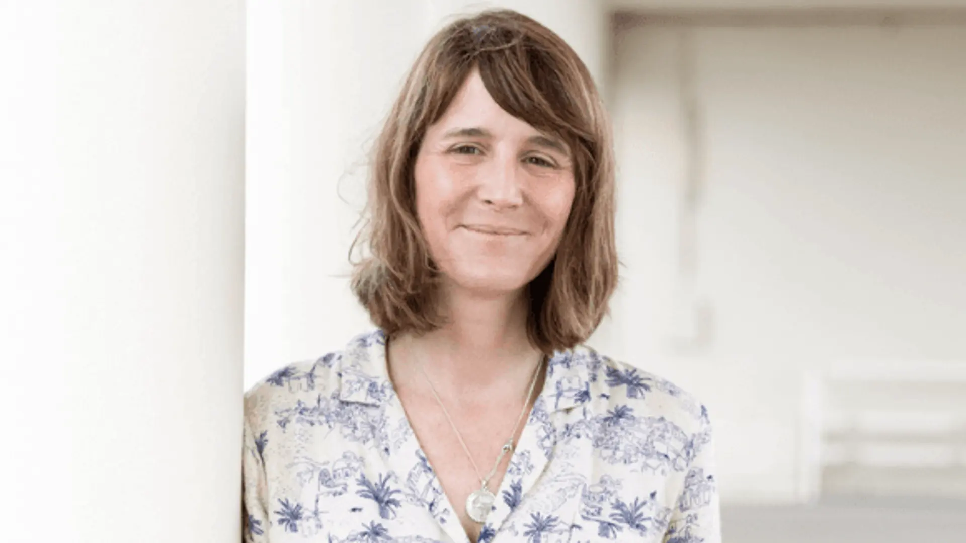 Portrait de Géraldine Sarobert, experte Shanti Travel en retraites spirituelles et voyages de conscience, passionnée par l’exploration intérieure et la nature.