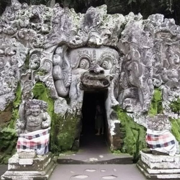 Besichtung des Goa Gajah Tempels