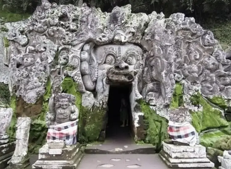 Besichtung des Goa Gajah Tempels