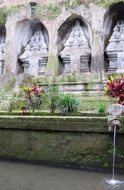 Voyage en Asie — Sanctuaires sculptés dans la roche au temple de Gunung Kawi à Bali, immersion dans le patrimoine culturel balinais — Shanti Travel
