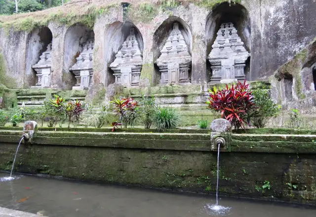 Voyage en Asie — Sanctuaires sculptés dans la roche au temple de Gunung Kawi à Bali, immersion dans le patrimoine culturel balinais — Shanti Travel