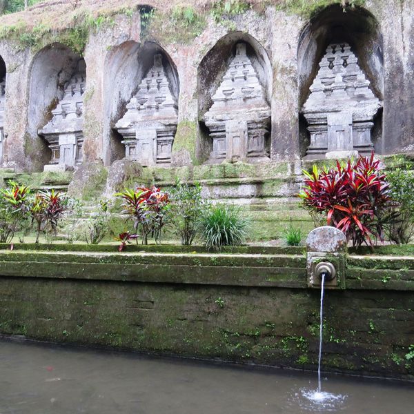 Voyage en Asie — Sanctuaires sculptés dans la roche au temple de Gunung Kawi à Bali, immersion dans le patrimoine culturel balinais — Shanti Travel
