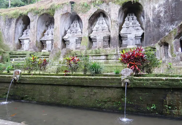 Voyage en Asie — Sanctuaires sculptés dans la roche au temple de Gunung Kawi à Bali, immersion dans le patrimoine culturel balinais — Shanti Travel