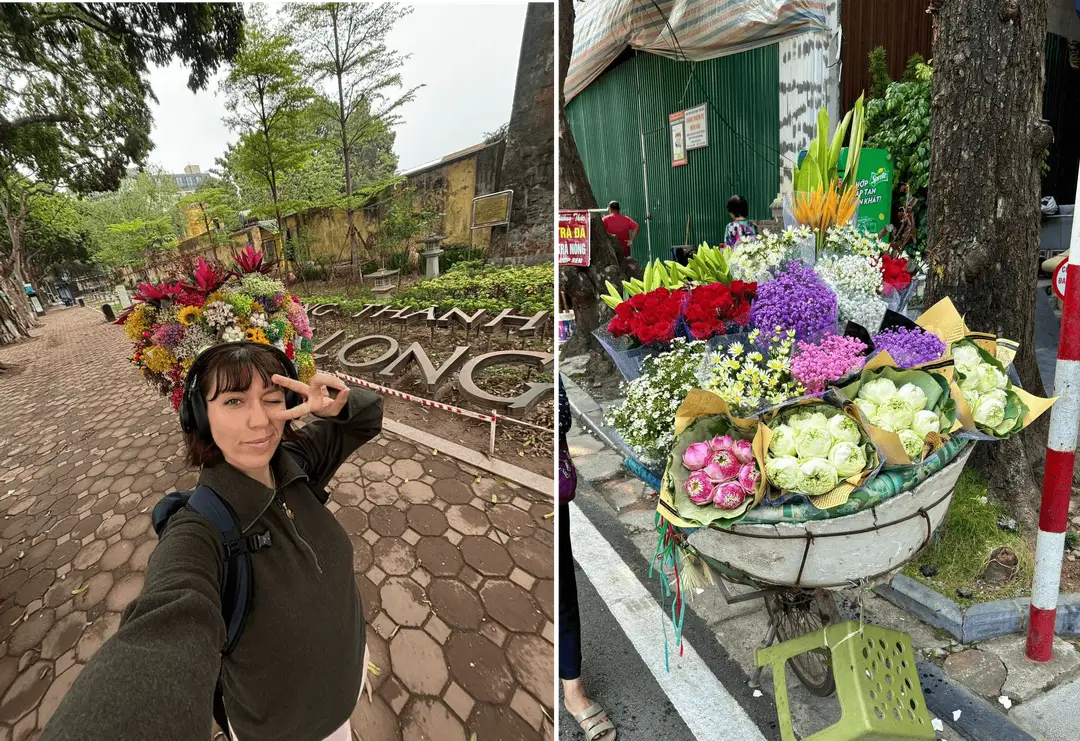 Une voyageuse prenant un selfie souriant devant l'inscription en pierre de la citadelle impériale Thăng Long à Hanoi, à côté d'un vélo traditionnel chargé de fleurs colorées.
