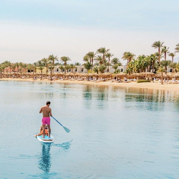 Paddle en famille à Hurghada lors d'un voyage en Egypte avec Shanti Travel