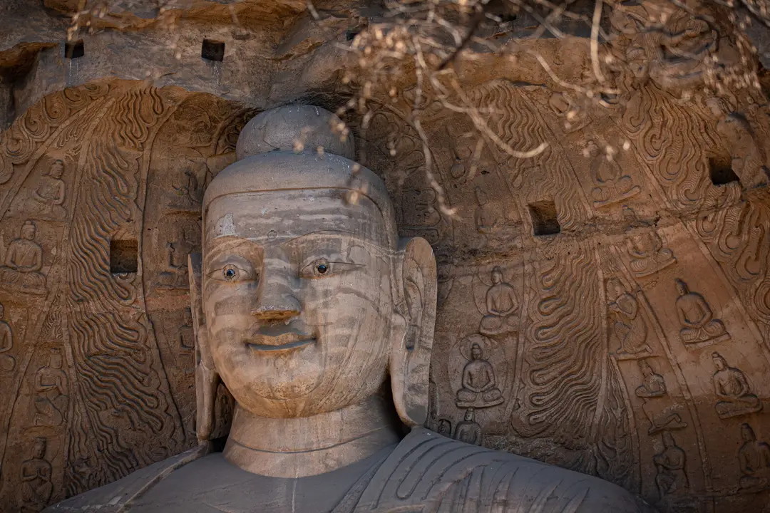 Impressionnantes sculptures de Bouddha en pierre aux grottes de Yungang en Chine..jpg