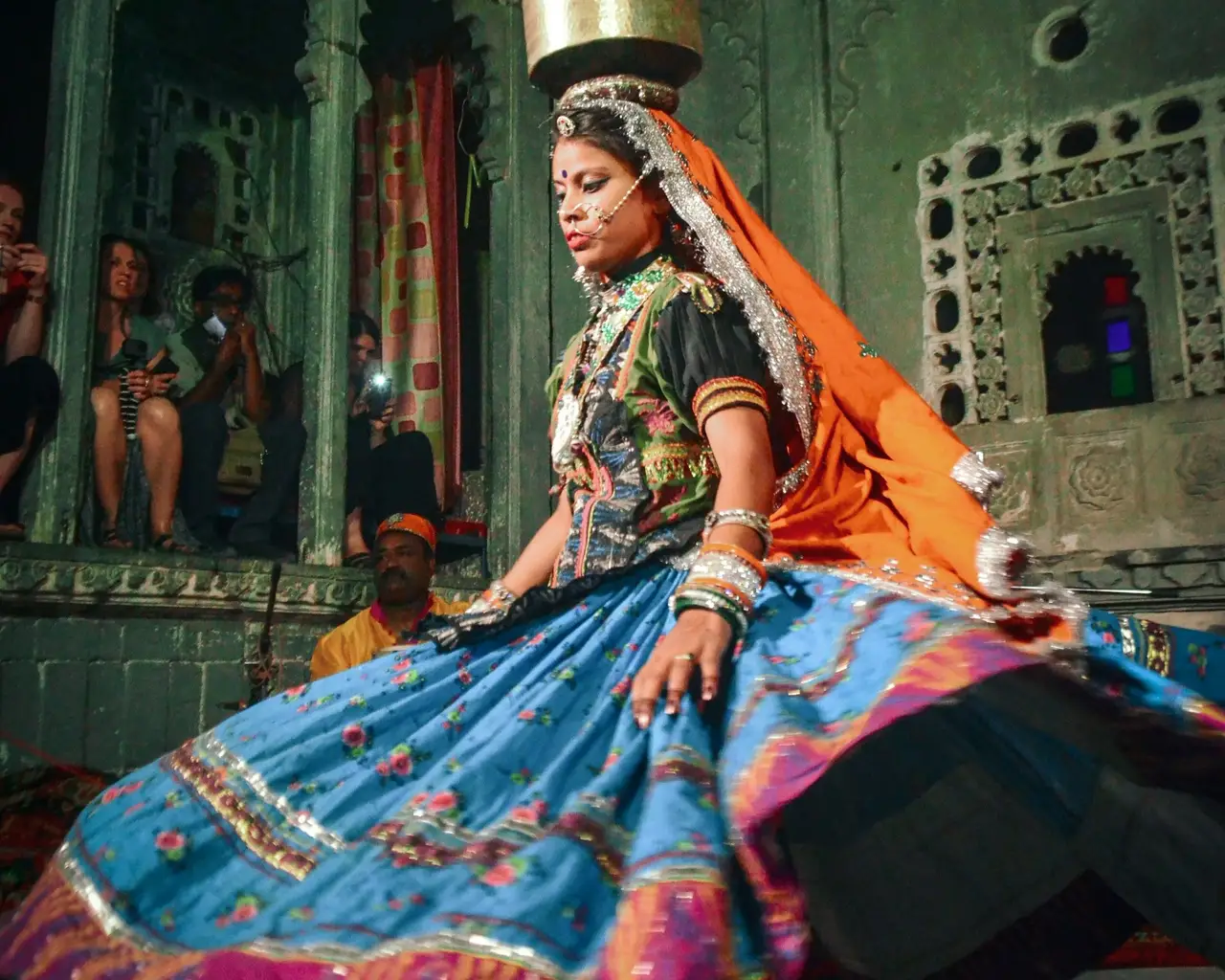 Un speactacle de danse au Bagore ki haveli lors d'un voyage en Inde