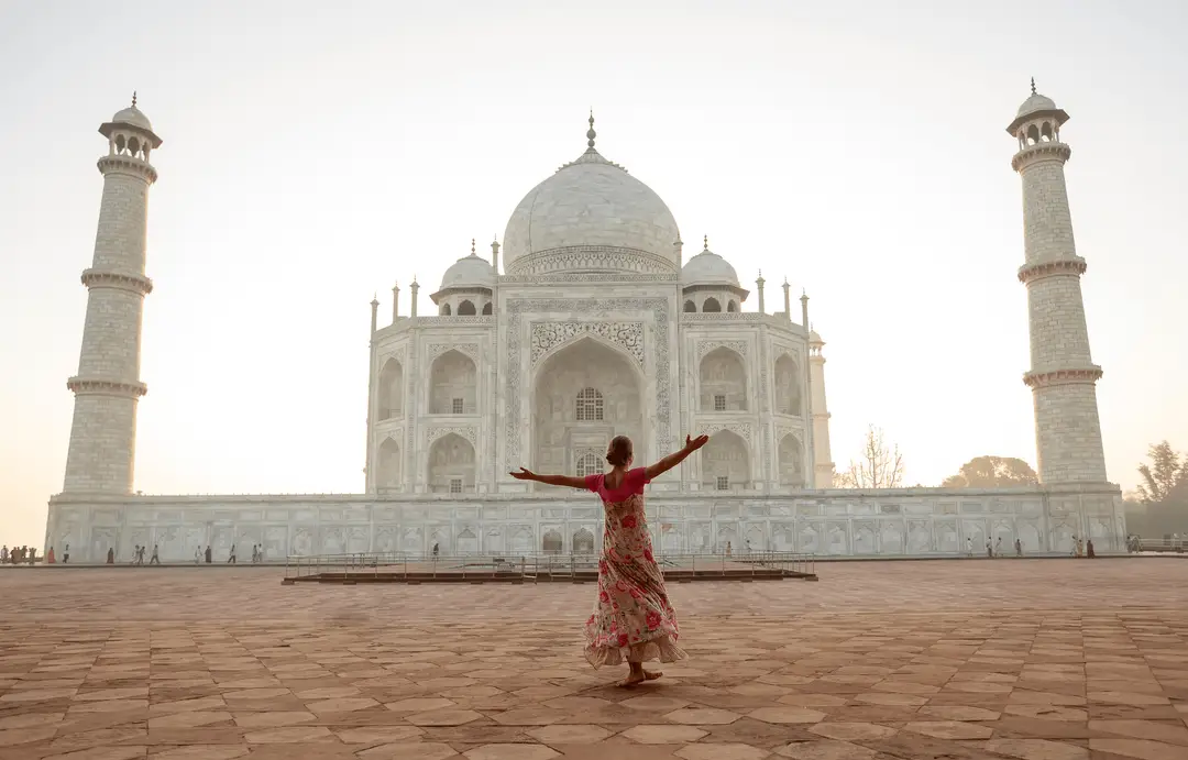 Le Taj Mahal au lever du soleil, à Agra