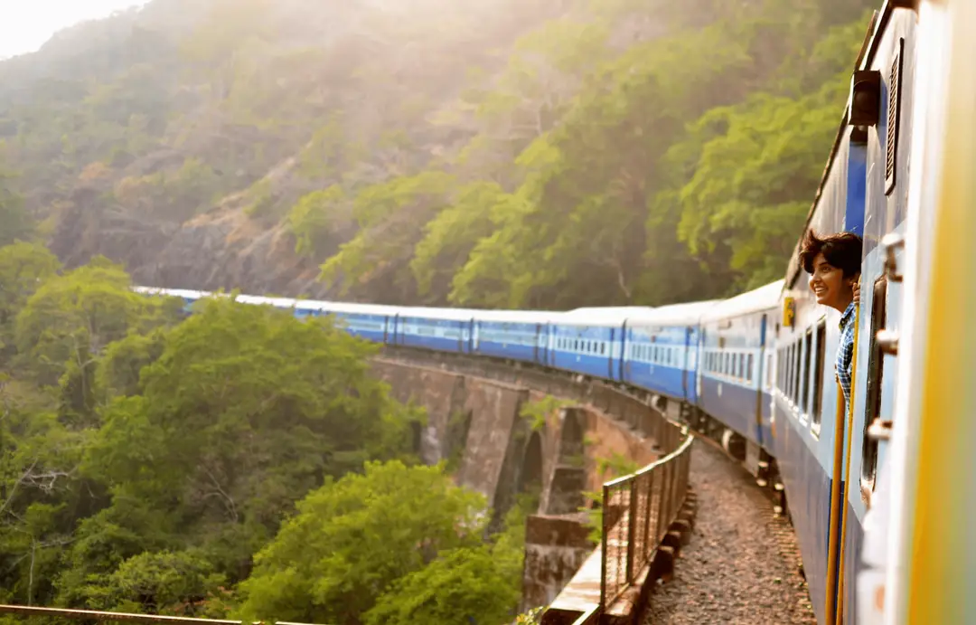 India - Train Woman - Dehli (14).png