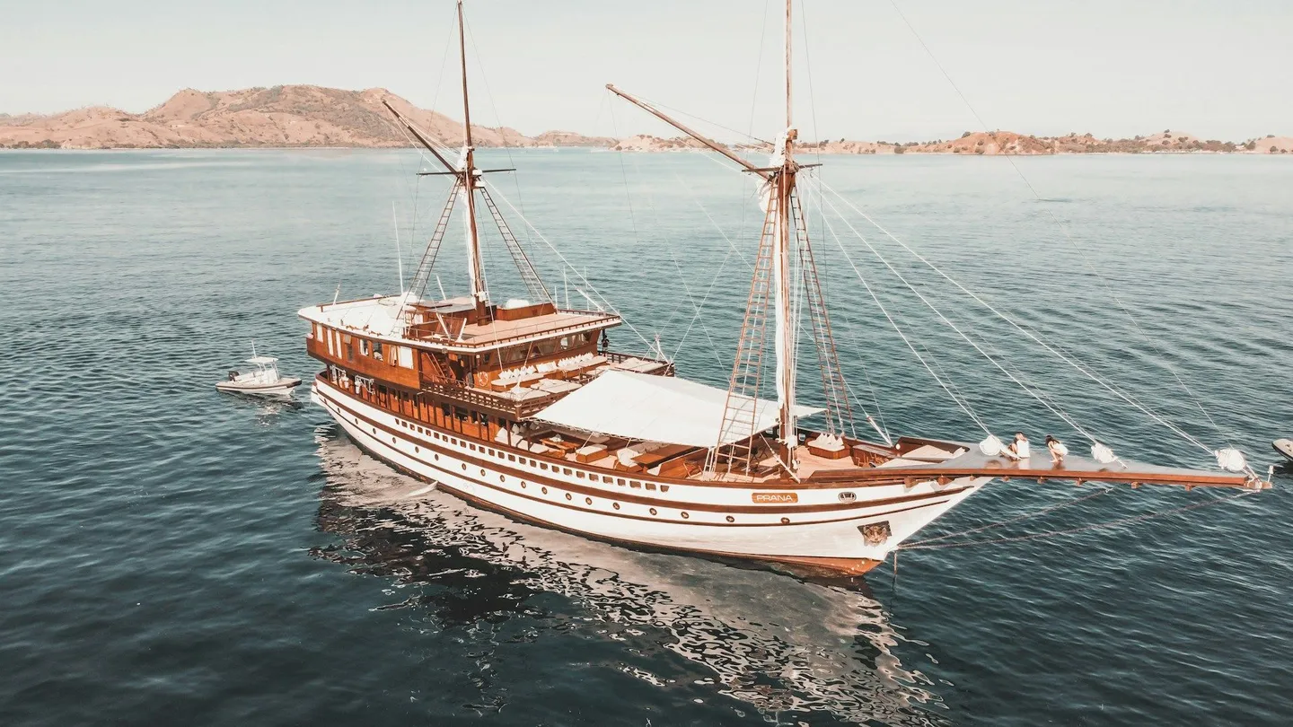 Indonesia-Komodo-cruise-unsplash.jpg