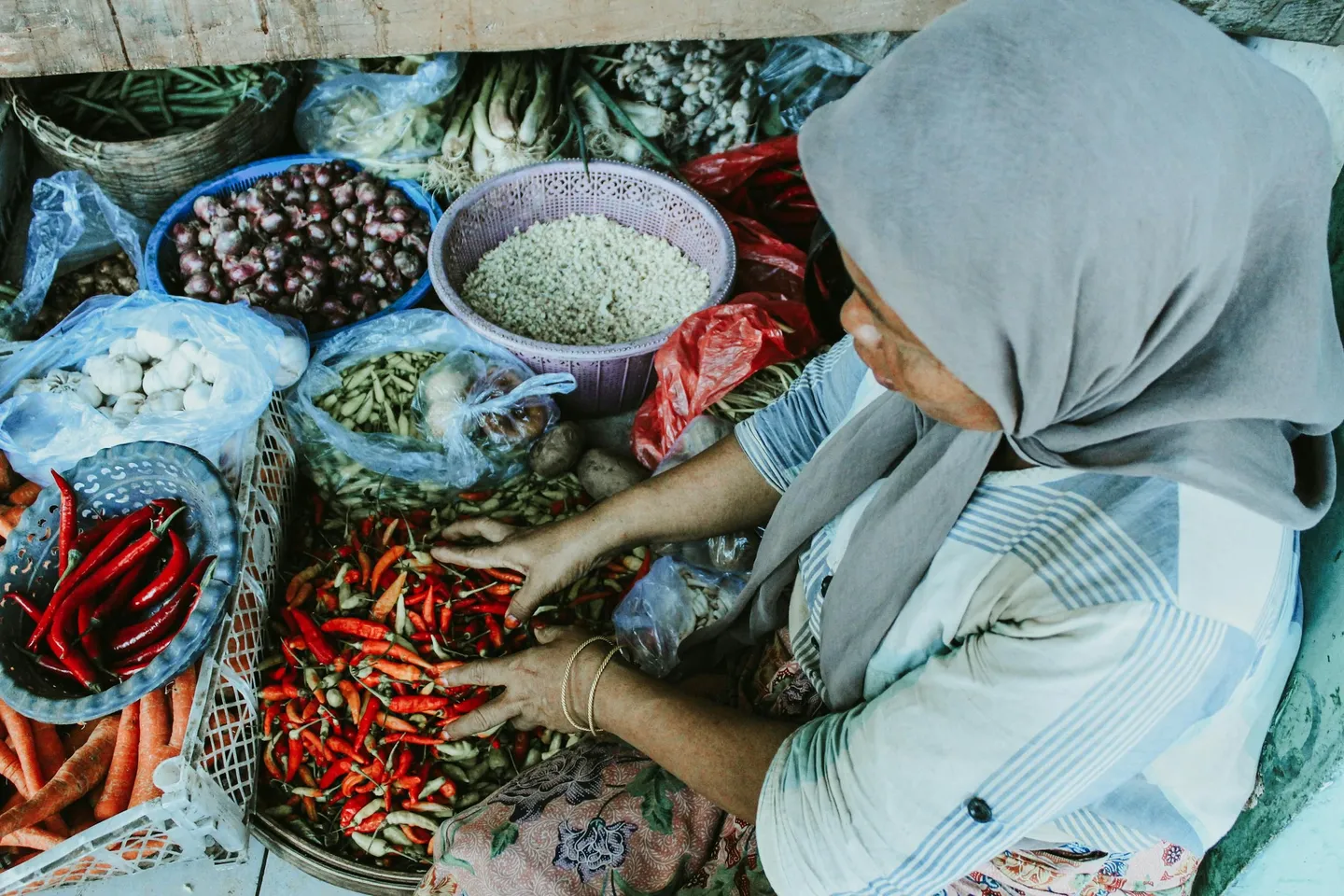 Indonesia Java people woman market pexels.jpg