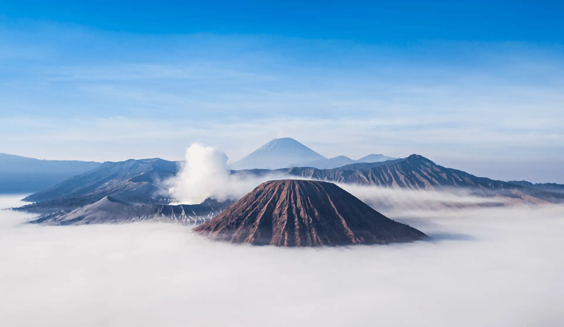 Voyage en Indonésie — lever de soleil sur le mont Bromo à Java avec ascension du cratère et traversée de la mer de sable