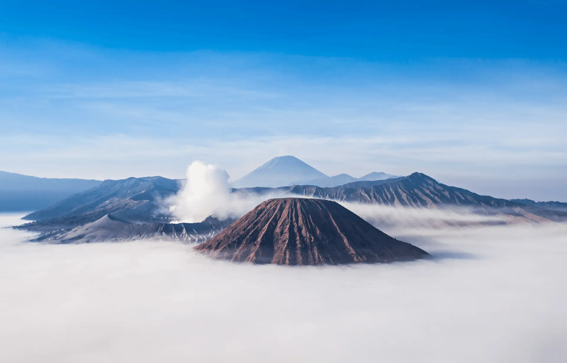 Voyage en Indonésie — lever de soleil sur le mont Bromo à Java avec ascension du cratère et traversée de la mer de sable