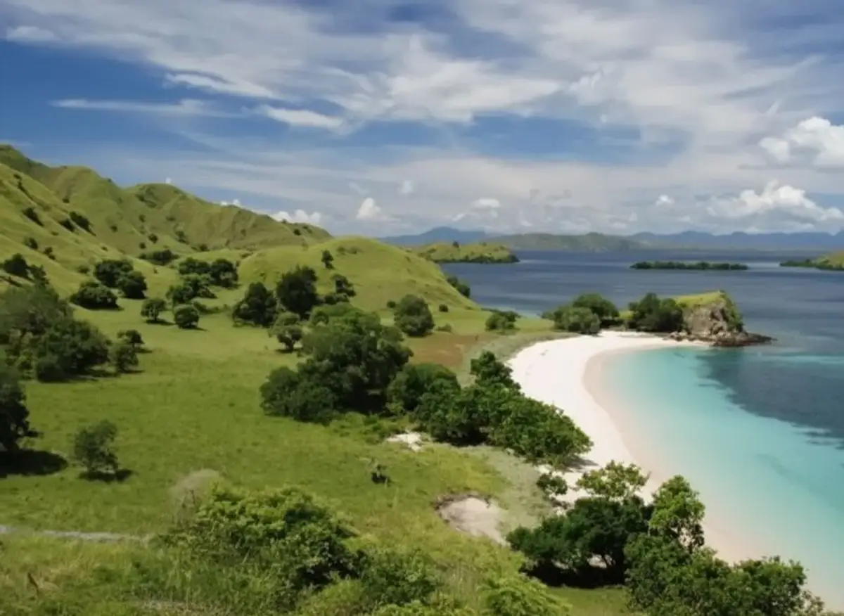 Inselparadies im Komodo-Archipel in Indonesien