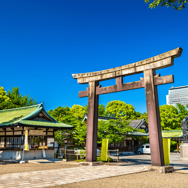 Voyage au Japon- Porte du sanctuaire de Hokoku à Osaka