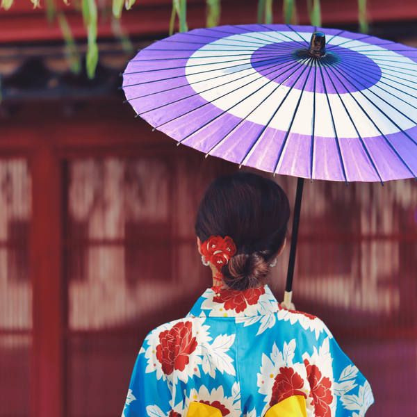 Voyage au Japon - Femme en kimono traditionnel de Tokyo