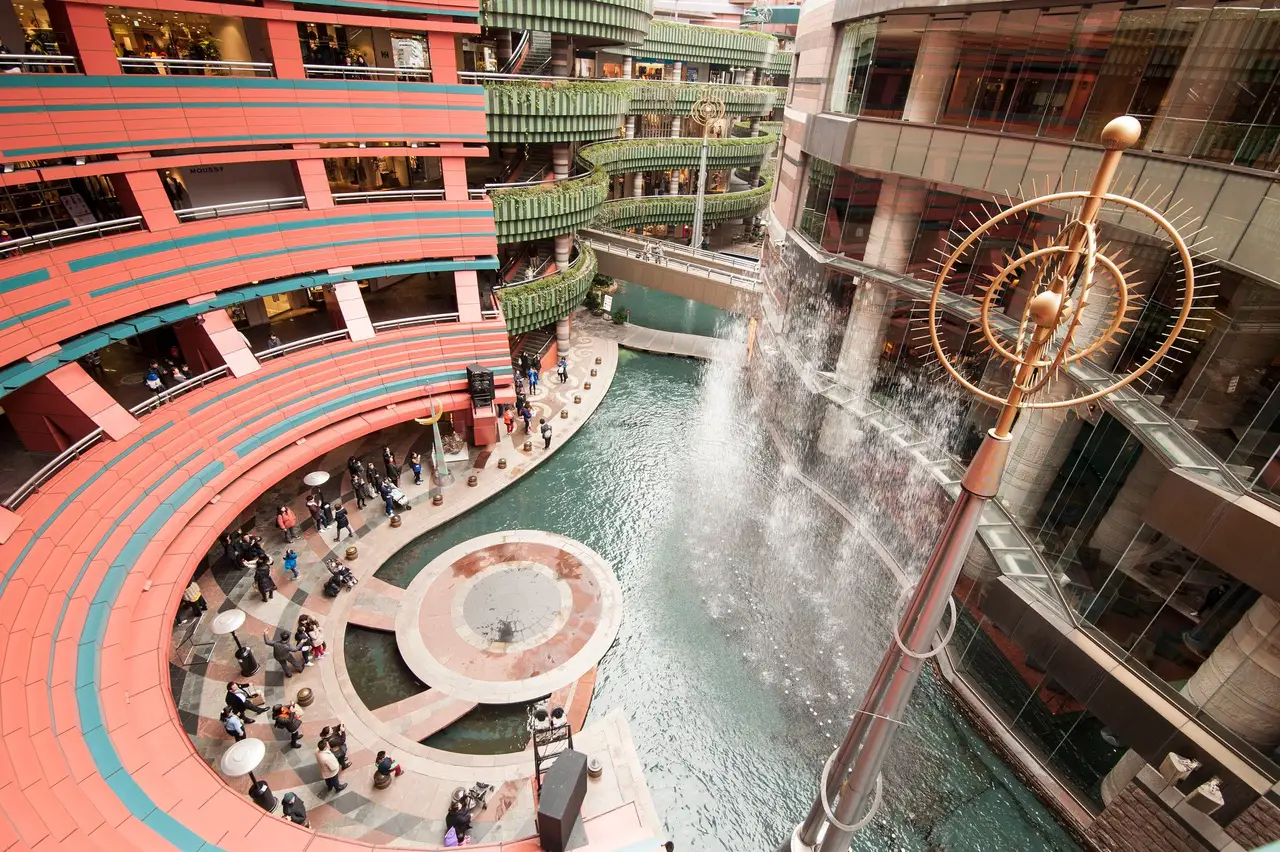 Voyage en Asie – architecture moderne du centre Canal City Hakata à Fukuoka