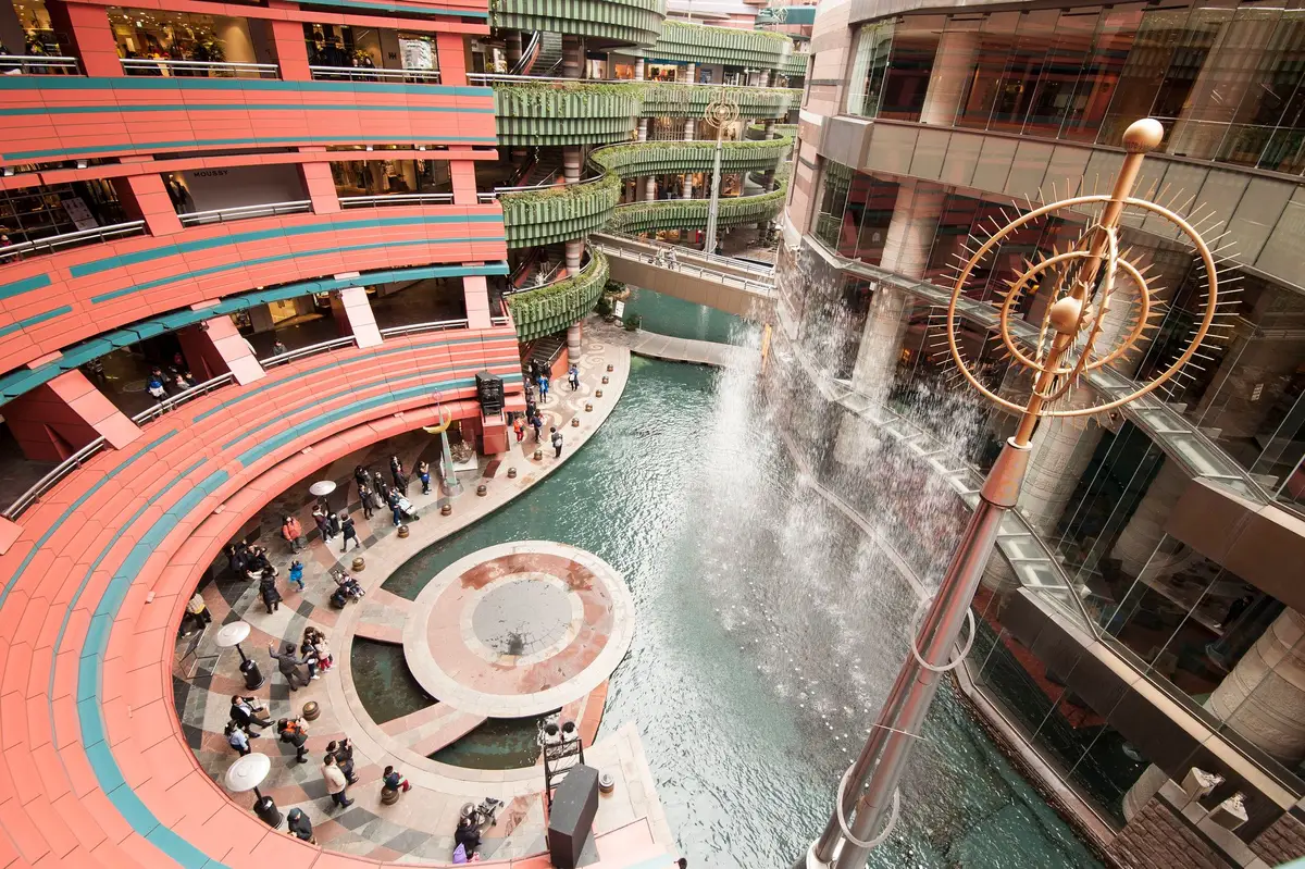Voyage en Asie – architecture moderne du centre Canal City Hakata à Fukuoka