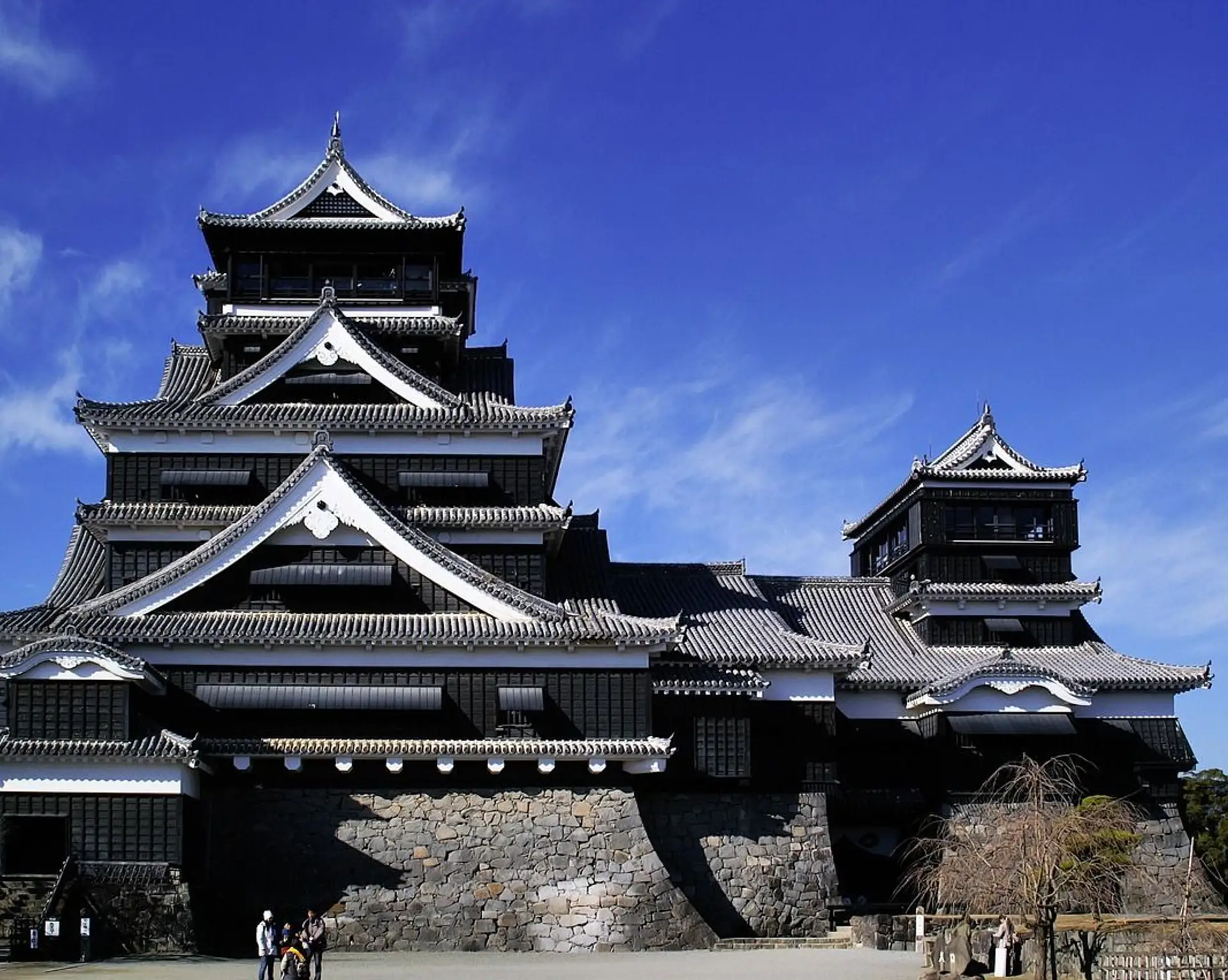 Voyage en Asie – château de Kumamoto sous ciel dégagé sur l’île de Kyushu