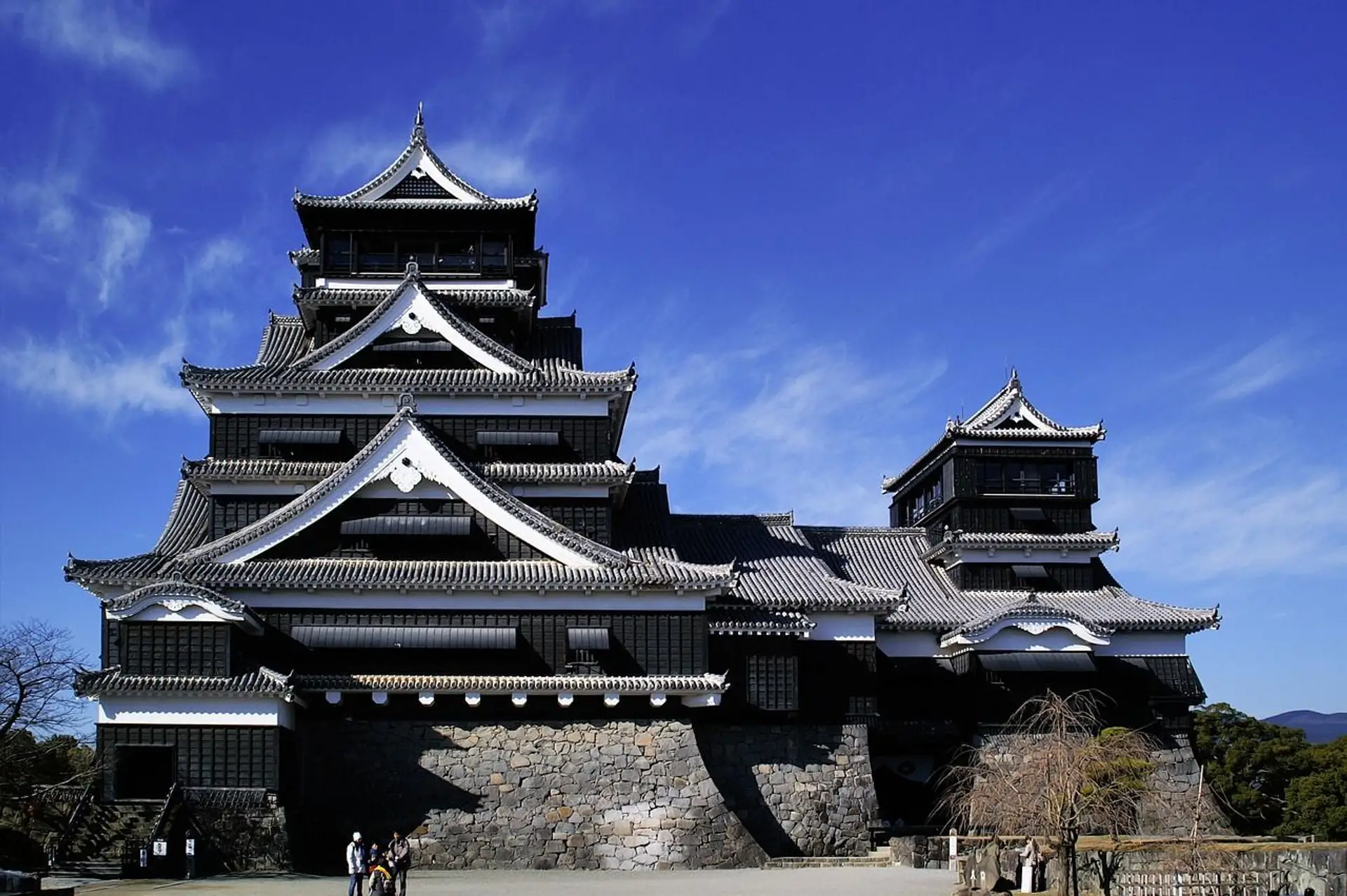 Voyage en Asie – château de Kumamoto sous ciel dégagé sur l’île de Kyushu