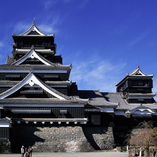 Voyage en Asie – château de Kumamoto sous ciel dégagé sur l’île de Kyushu