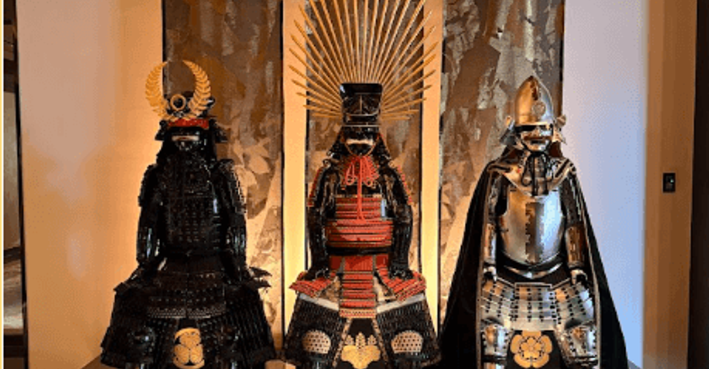 Visuel de 3 armures de samurai à Nagoya.