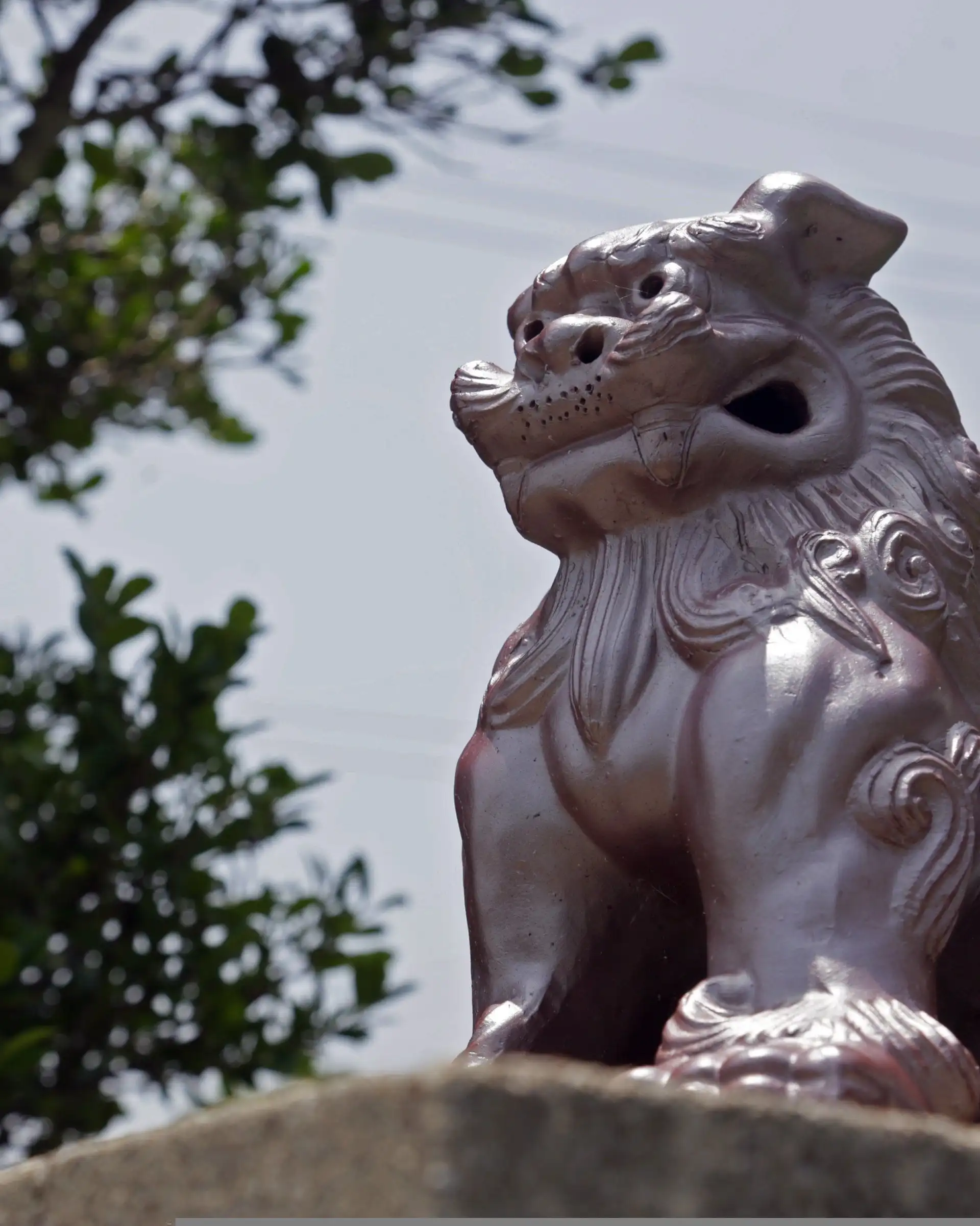 Statue de lion Shisa gardien traditionnel à Naha Okinawa culture Ryukyu