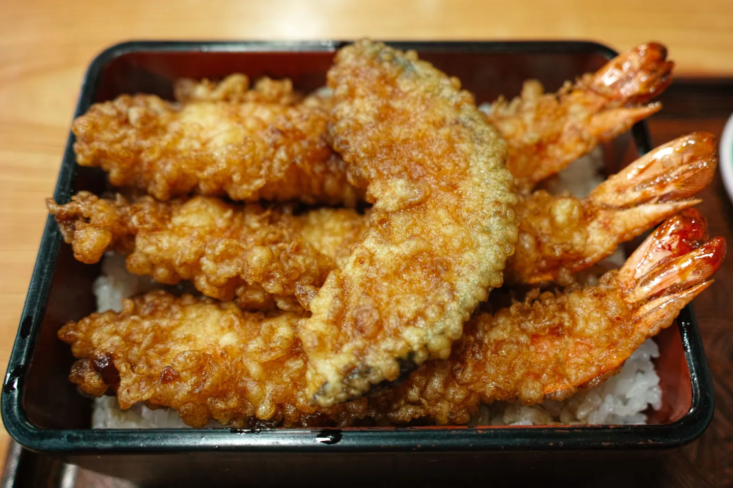 Bol de riz accompagné de tempura