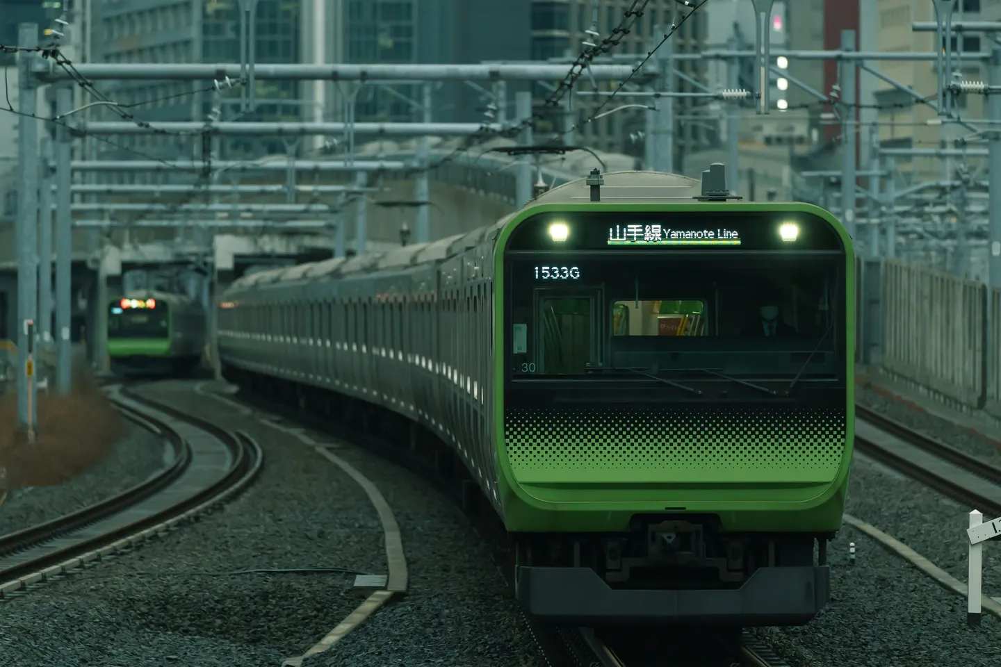 Train local de la Yamanote Line à Tokyo, ligne circulaire emblématique du réseau urbain japonais