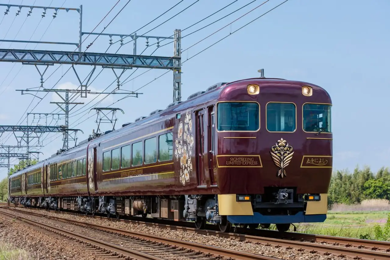 vue extérieure du train touristique Aoniyoshi