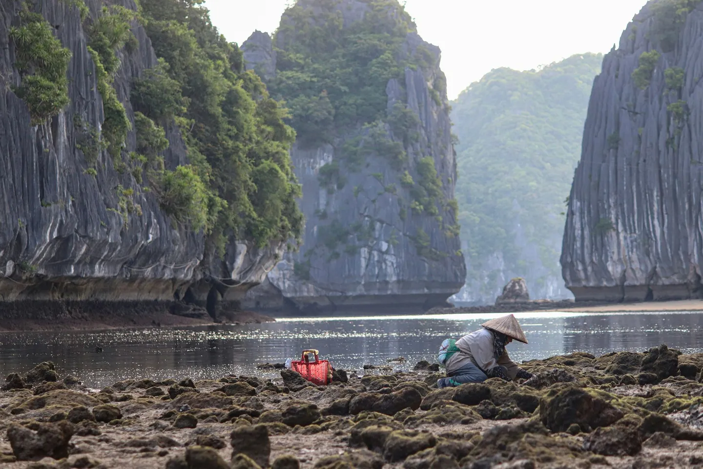 Vietnam-Halong-people
