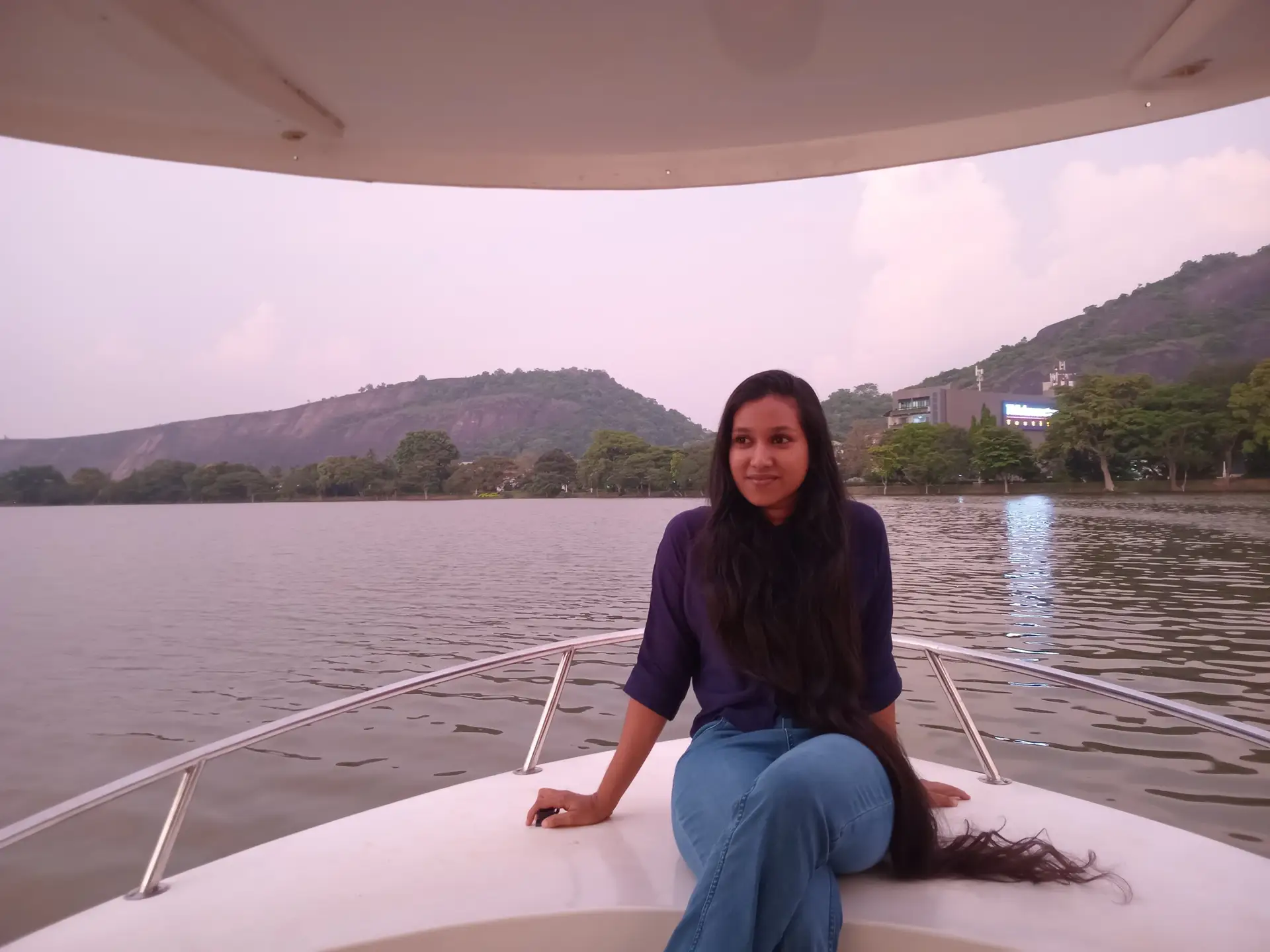 Portrait de Mathilde Bou, experte Shanti Travel en Indonésie & Bali, passionnée par les communautés Toraja, la jungle de Sulawesi et les itinéraires hors-piste.