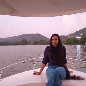 Portrait de Mathilde Bou, experte Shanti Travel en Indonésie & Bali, passionnée par les communautés Toraja, la jungle de Sulawesi et les itinéraires hors-piste.