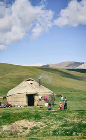 Voyage au Kirghizistan : Yourte Nomade dans la plaine