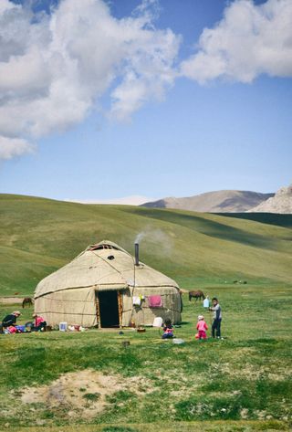 Voyage au Kirghizistan : Yourte Nomade dans la plaine