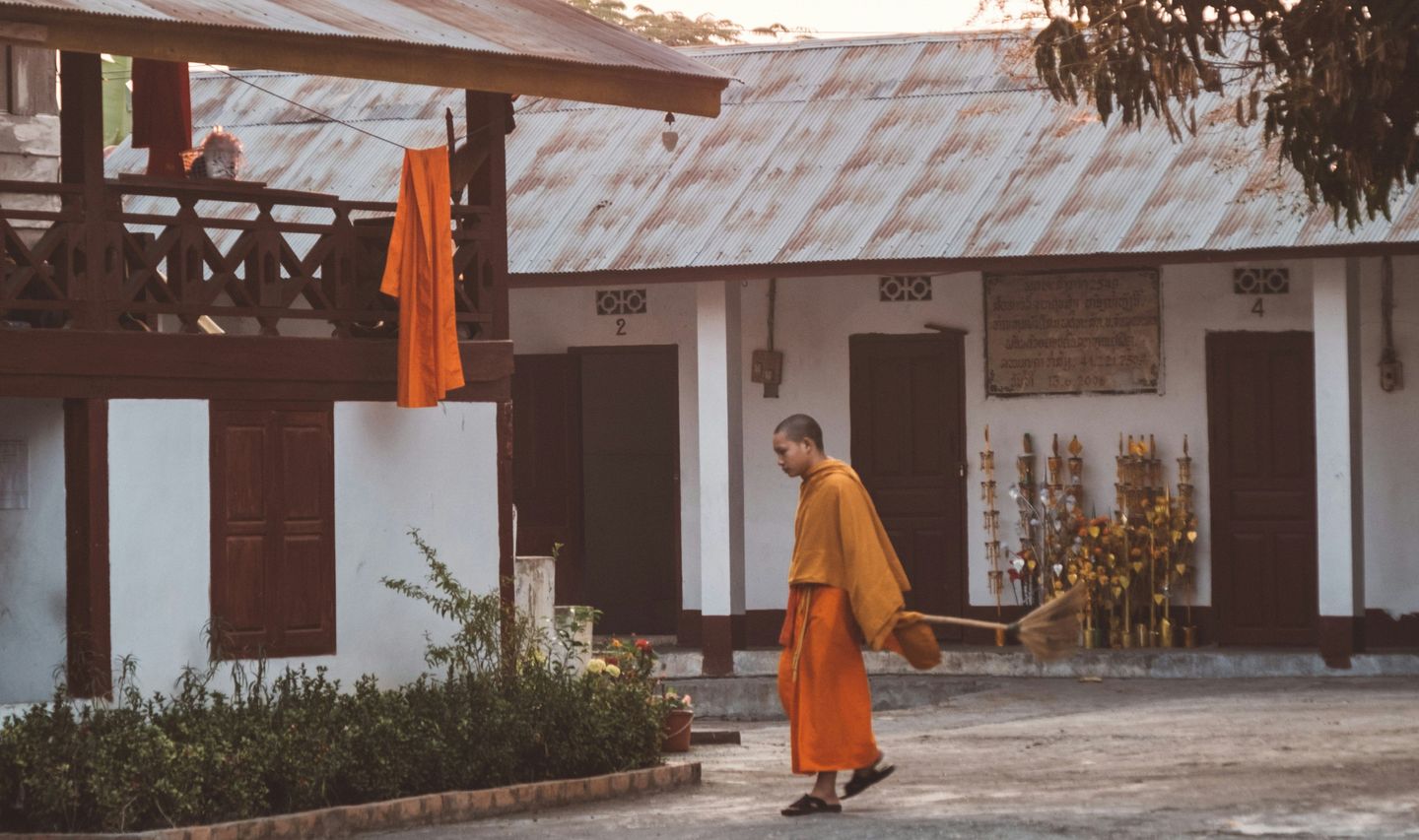 Voyage au Laos, Promenade d'un moine bouddhiste