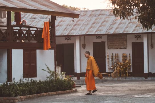 Voyage au Laos, Promenade d'un moine bouddhiste