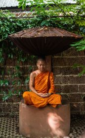 Voyage au Laos, Moine assis en méditation