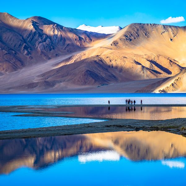Autour d'un lac lors d'un voyage en petit groupe au Ladakh