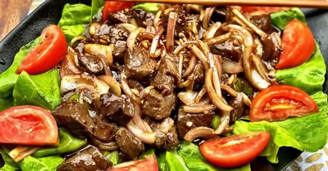 Le Lok Lak - le sauté de boeuf à la khmère.jpg