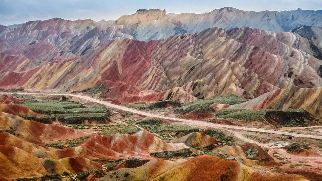 Les couleurs irréelles de Zhangye Danxia .jpg